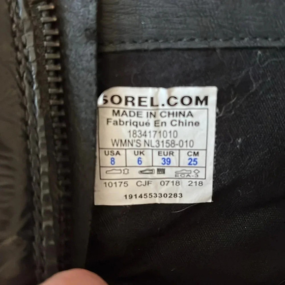 HOST PICK ✨SOREL Patent Leather Chelsea Boots Waterproof, Size 8 - Picture 9 of 9